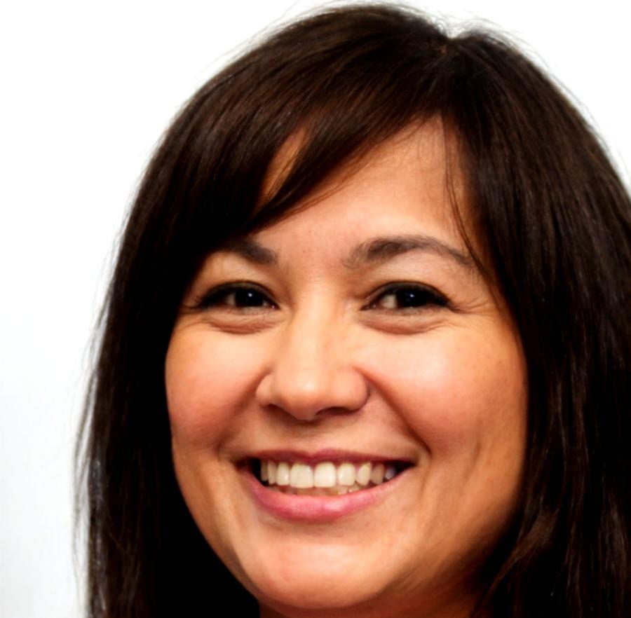 Instructora experta en normativas financieras